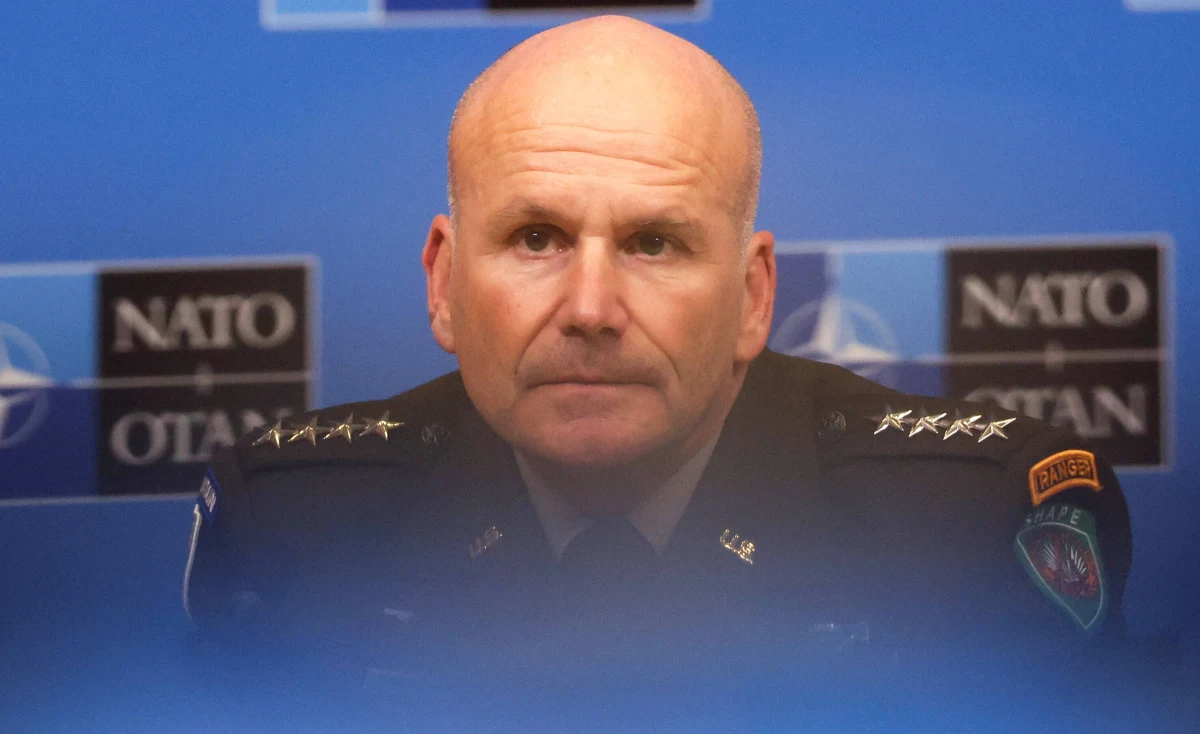 W momencie, gdy w Waszyngtonie częściej mówi się o możliwym dogadaniu się z Rosją i chwali się antywojenne sygnały Władimira Putina, przed senacką komisją ds. sił zbrojnych staje dowódca sił NATO w Europie i mówi: "Rosja stanowi chroniczne zagrożenie, a w przyszłości będzie to zagrożenie rosnące". Gen. Christopher Cavoli nie ma wątpliwości, że Rosja jest państwem, które jest gotowe użyć siły dla spełnienia swoich celów.