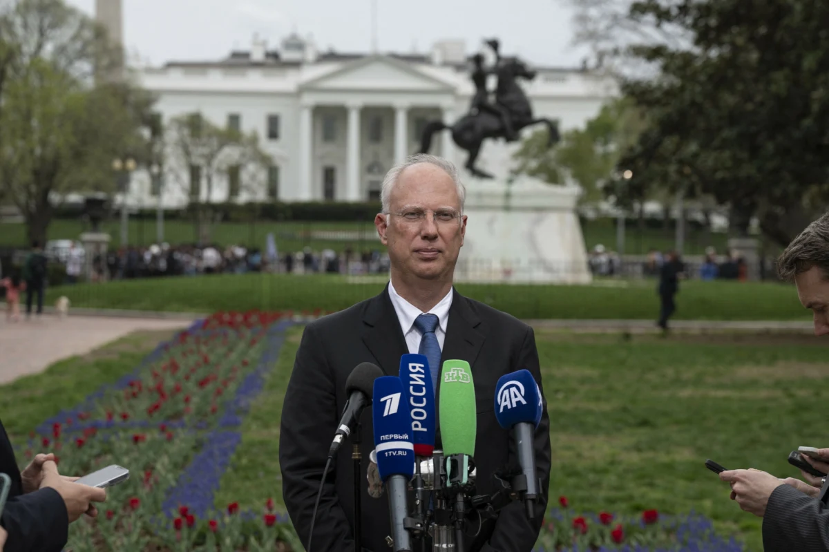 "Nie tylko powstrzymał wybuch III wojny światowej, ale już osiągnął duże postępy w rozmowach na temat zakończenia wojny w Ukrainie" - tak w piątek polskiego czasu o prezydencie USA Donaldzie Trumpie powiedział w wywiadzie dla Fox News doradca Putina Kiriłł Dmitrijew. Kluczowy negocjator Kremla przebywa w Stanach Zjednoczonych. Mówił też o "wspólnych" - amerykańsko-rosyjskich - inwestycjach w metale ziem rzadkich.