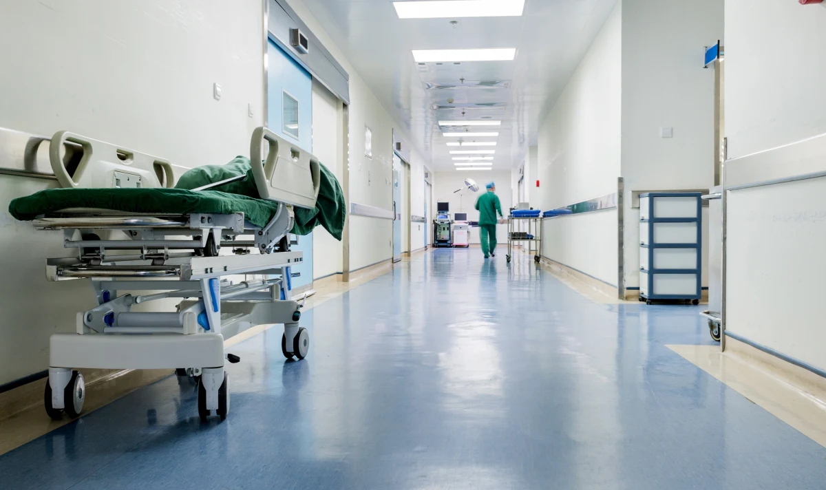 Oddział chorób wewnętrznych szpitala w Ustrzykach Dolnych w województwie podkarpackim zawiesza pracę do 27 kwietnia. Powodem jest brak lekarzy. Pacjenci zostali wypisani do domów albo przekazani do innych placówek.