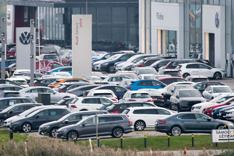 Aż 42 proc. Polaków planuje kupić samochód. Elektryki wciąż na marginesie