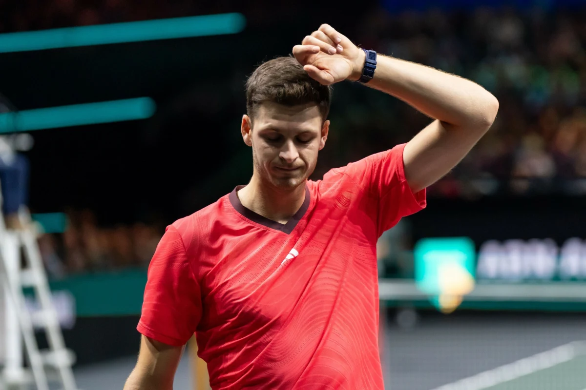 Wszystko wskazuje na to, że przedłużają się problemy zdrowotne Huberta Hurkacza. Najlepszy obecnie polski tenisista wycofał się z turnieju WTA 1000 w Monte Carlo - poinformowali organizatorzy. To już kolejny turniej, z udziału w którym rezygnuje Hurkacz. Poprzedni opuścił z powodu urazu.