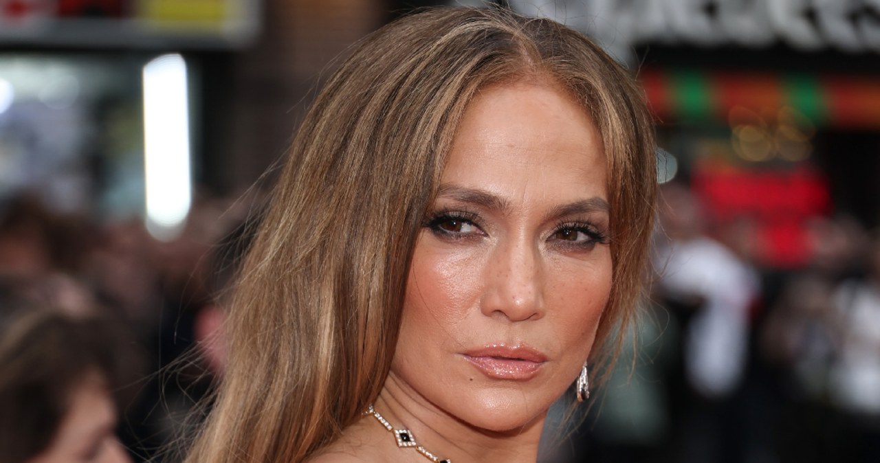 Jennifer Lopez w zjawiskowej sukni zachwyca na czerwonym dywanie