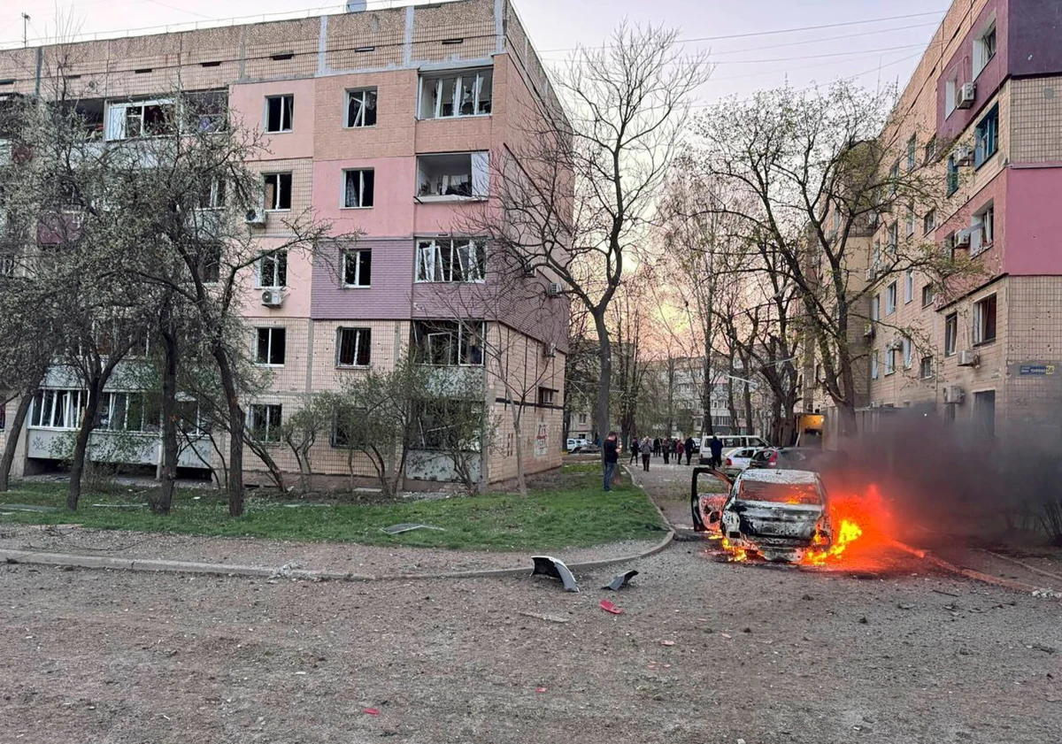 Co najmniej 18 osób, w tym 9 dzieci zginęło w dwóch piątkowych atakach armii rosyjskiej na miasto Krzywy Róg w środkowej Ukrainie. Według lokalnych władz, rannych zostało co najmniej 68 osób. W mieście ogłoszono trzydniową żałobę. 