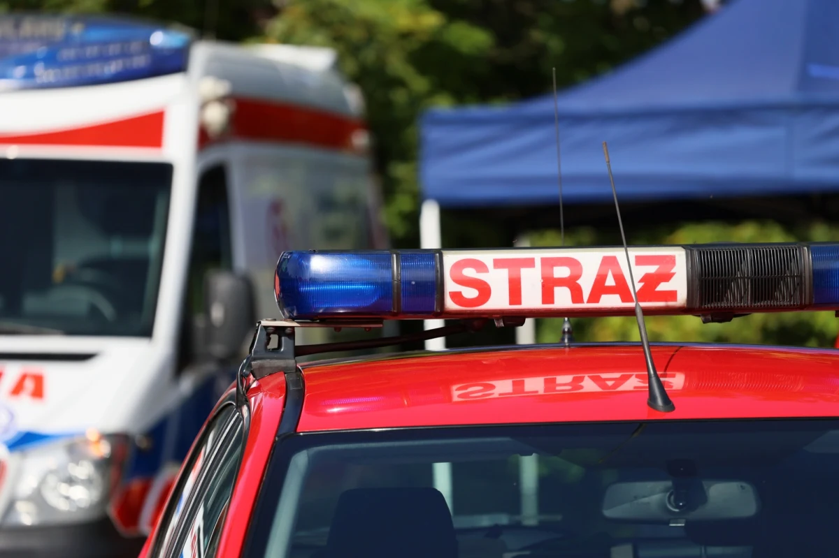 Małe dziecko wpadło do przydomowego szamba. Dramatyczne chwile rozegrały się w Nowej Wsi niedaleko Suwałk (Podlaskie). Na ratunek ruszyli rodzice, sąsiedzi, a także przypadkowo obecny na miejscu strażak. Na szczęście wszystko dobrze się skończyło. 