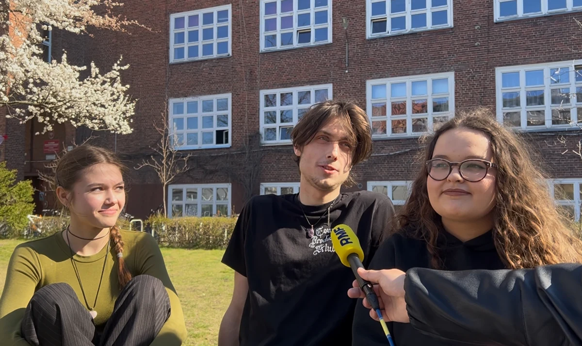 Miesiąc pozostał do matury z języka polskiego, która rozpocznie serię egzaminów. To czas intensywnych powtórek i podsumowań zdobytej wiedzy. Dla niektórych to ostatnia chwila na rozpoczęcie przygotowań. Zapytaliśmy maturzystów z II LO w Gdańsku, które w tym roku świętuje swoje 80-lecie, jak spędzają ten czas.