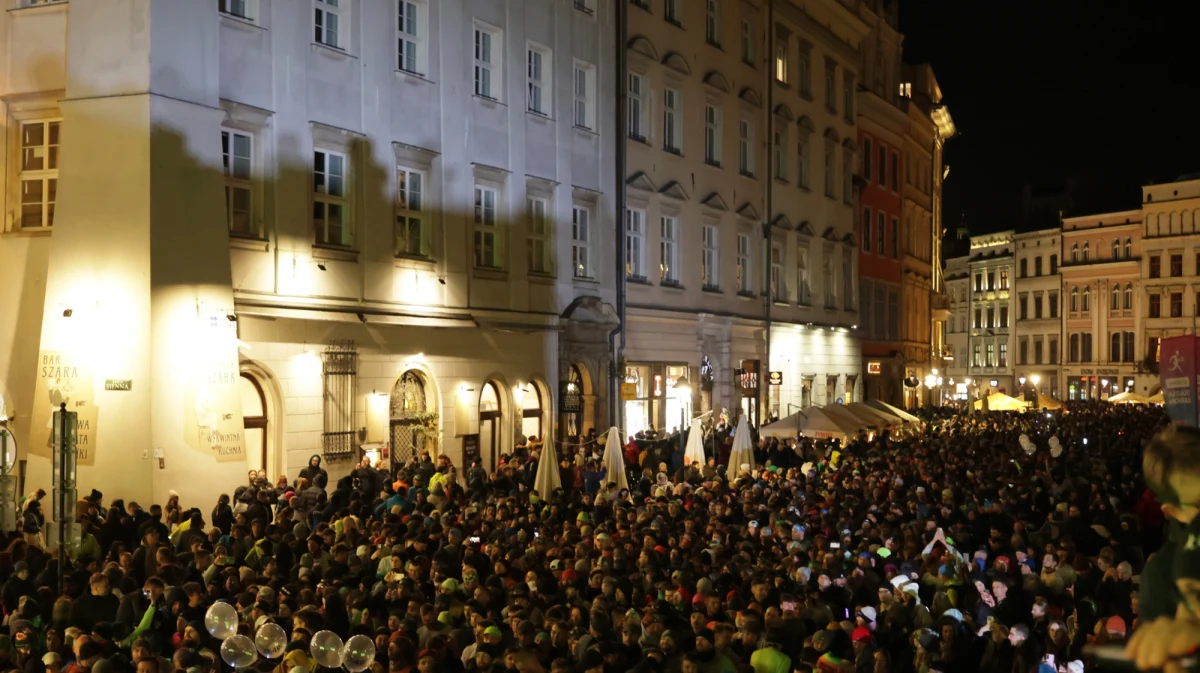 Maratonowy weekend w Krakowie rozkręca się z każdą godziną. Poznaliśmy już zwycięzców Cracovia Maratonu na Rolkach i Mini Cracovia Maratonu im. Piotra Gładkiego o Puchar RMF MAXX. Zakończył się też bieg nocny. Jutro najważniejszy punkt programu: maraton.