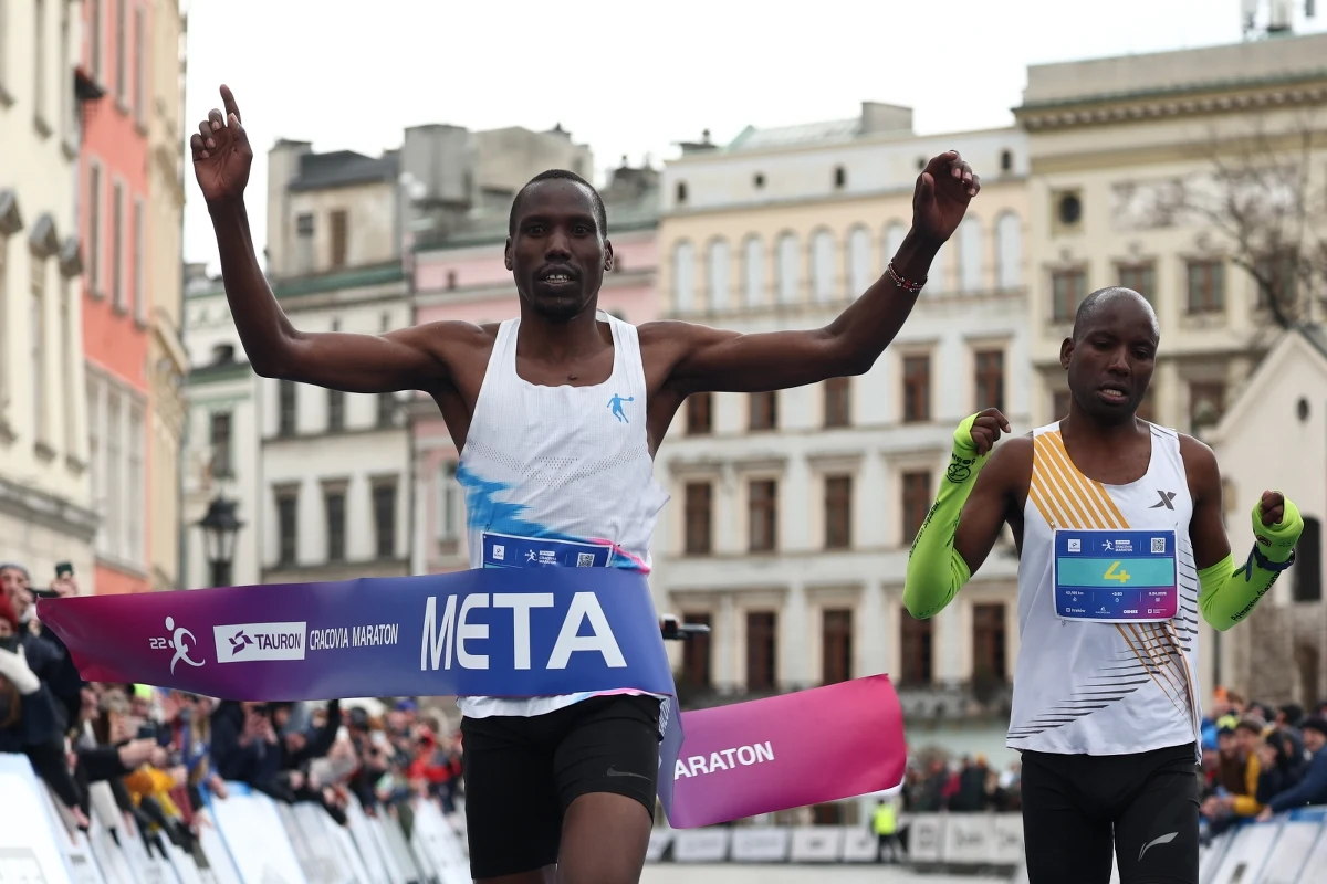 Bernard Kiprotich i Swietłana Sanko wygrali 22. Tauron Cracovia Maraton. Kenijczyk pokonał dystans 42,195 km w czasie 2:17.52, a Białorusinka w 2:37.21. Na trzecim miejscu finiszował Dariusz Boratyński.