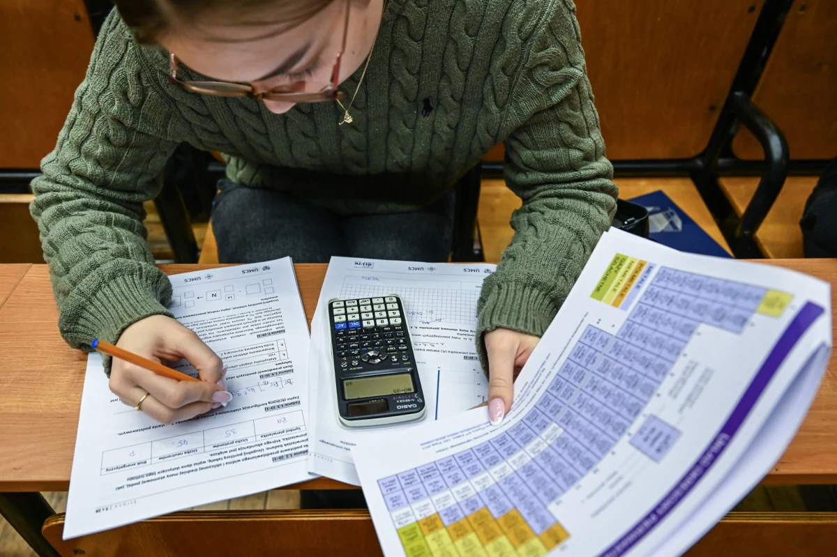 Matura 2025 za pasem! Kluczowe egzaminy ruszą po majówce, 5 maja. Maraton rozpocznie się od matury pisemnej z języka polskiego. Co potem? Kalendarz maturalny 2025 i wszystkie ważne daty matur dla osób kończących szkołę średnią przedstawiamy w poniższym harmonogramie matur 2025.