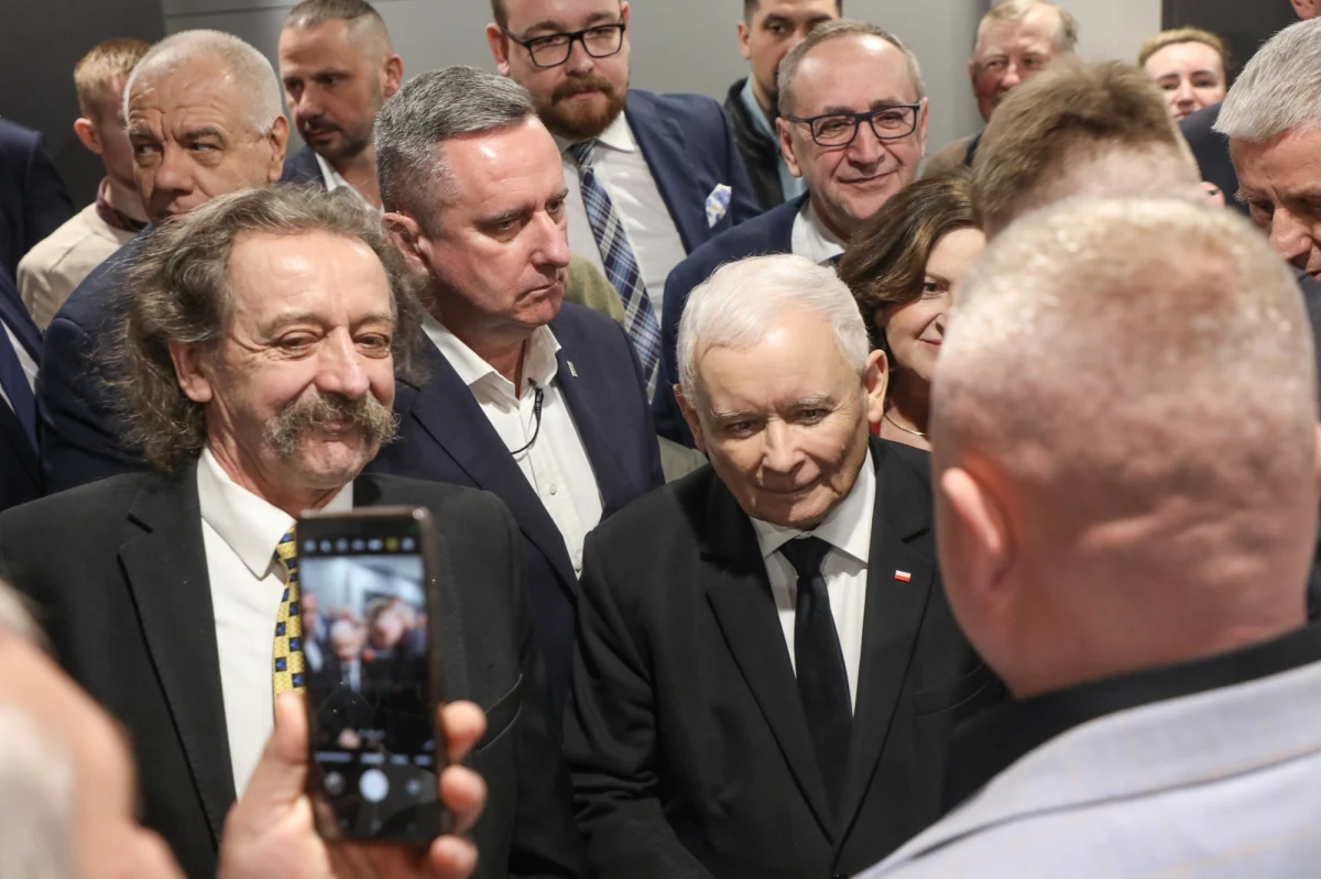 Polski program modernizacji i rozbudowy armii znacząco spowolnił, twierdzi Jarosław Kaczyński. Według słów prezesa PiS, za poprzednich rządów PO obrona kraju nie byłaby w stanie utrzymać nawet linii Wisły, w przypadku ataku ze wschodu.