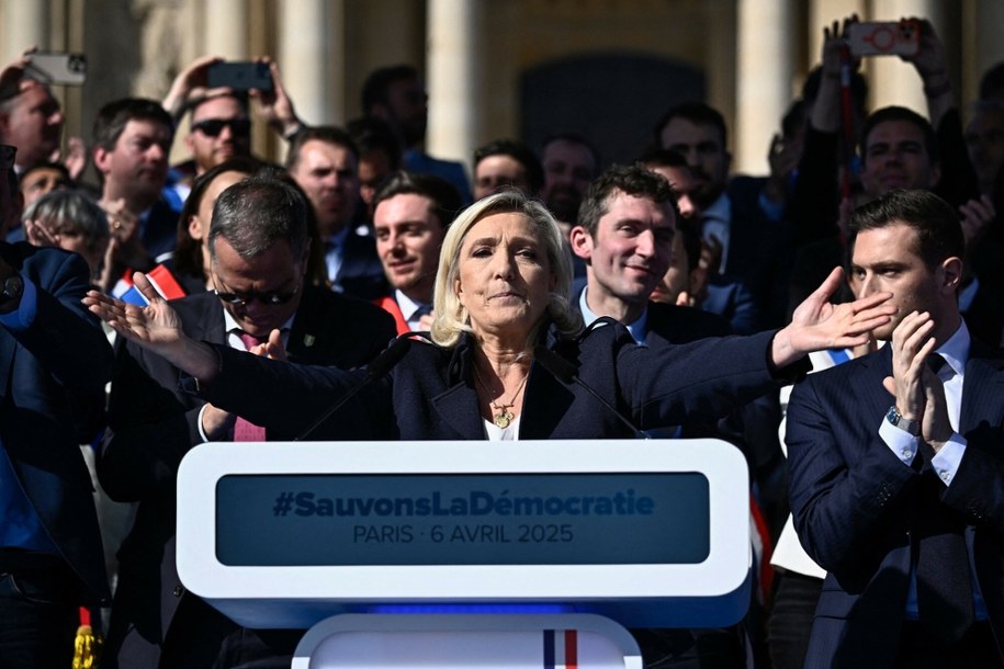 /JULIEN DE ROSA/AFP/East News /East News