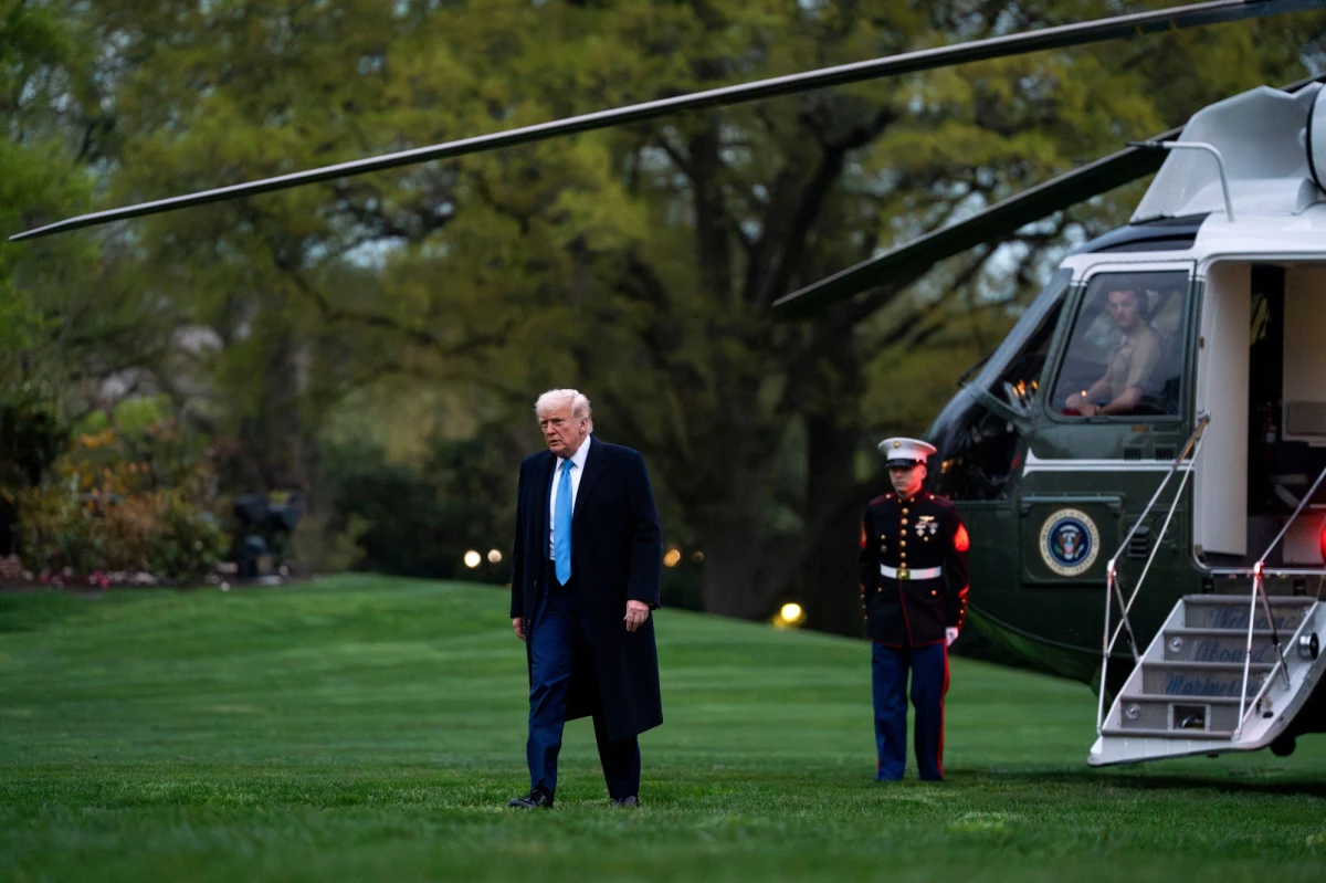 Donald Trump nie siądzie do rozmów handlowych z Europą, jeśli ta nie będzie mu płacić dużej ilości pieniędzy każdego roku. Prezydent USA wypowiadał się w tych słowach w niedzielę, dodając, że nie pójdzie na żaden układ w sprawie ceł z Chinami lub UE, jeśli nie "rozwiążą" one kwestii swojej nadwyżki handlowej z USA. Amerykański lider wspominał też o powiązaniu kwestii handlowej z NATO i obroną Europy.