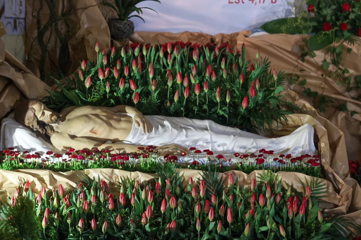 Wielkanoc to dla chrześcijan nie tylko czas wielkiej radości i świętowania, ale przede wszystkim okres głębokiej refleksji i duchowego przygotowania. Wielki Tydzień, rozpoczynający się Niedzielą Palmową, to droga, która prowadzi wiernych przez ostatnie dni życia Jezusa Chrystusa, aż do jego zmartwychwstania. 