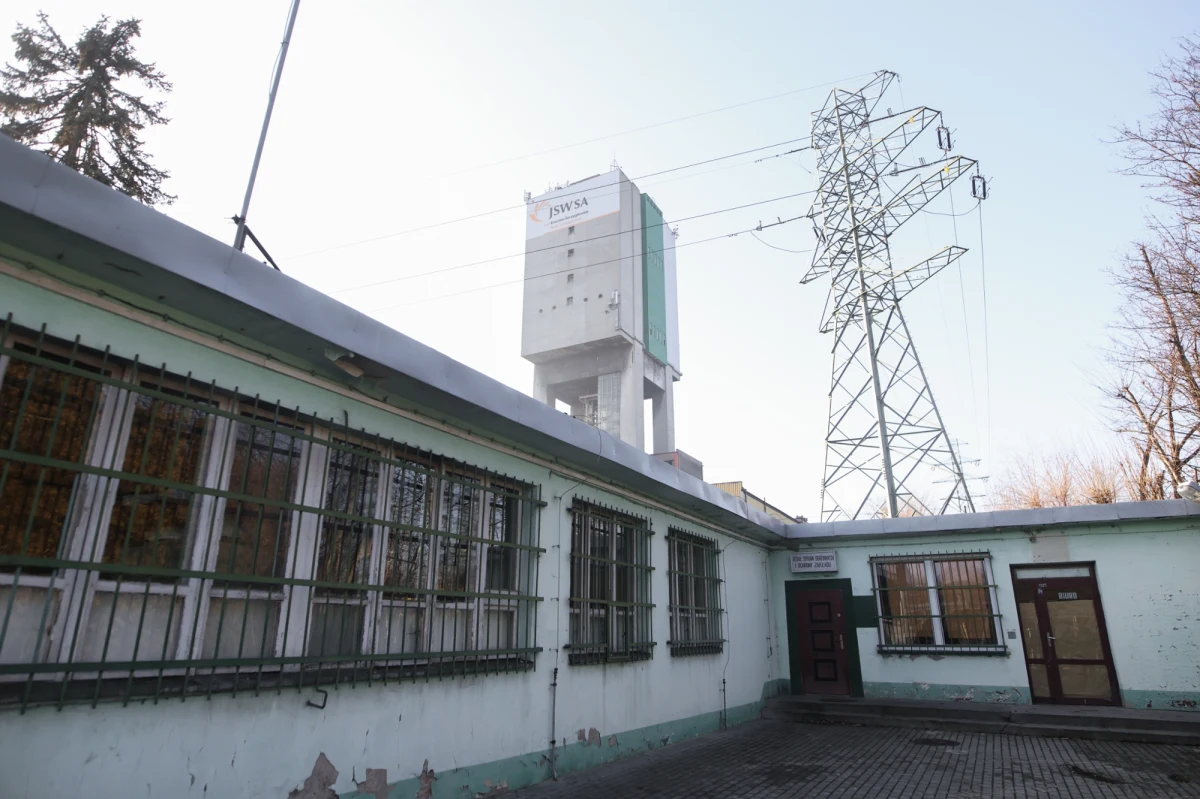 Trzy osoby zostały poszkodowane w wypadku w jednym z szybów kopalni Knurów na Śląsku. To pracownicy Przedsiębiorstwa Budowy Szybów.