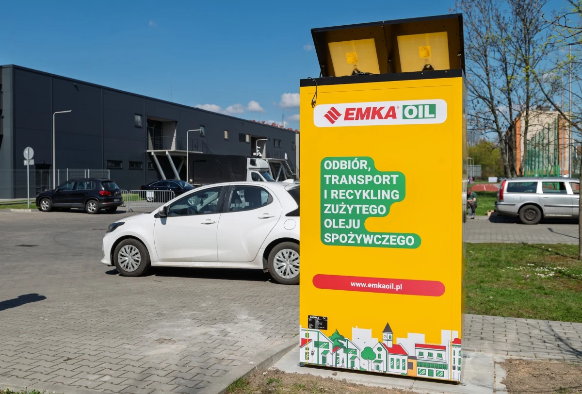 W Bytomiu stanął pierwszy na Śląsku olejomat. Od poniedziałku zużyty tłuszcz spożywczy można zostawić w specjalnej maszynie. Chodzi o to, by nie wylewać go do zlewu lub toalety.