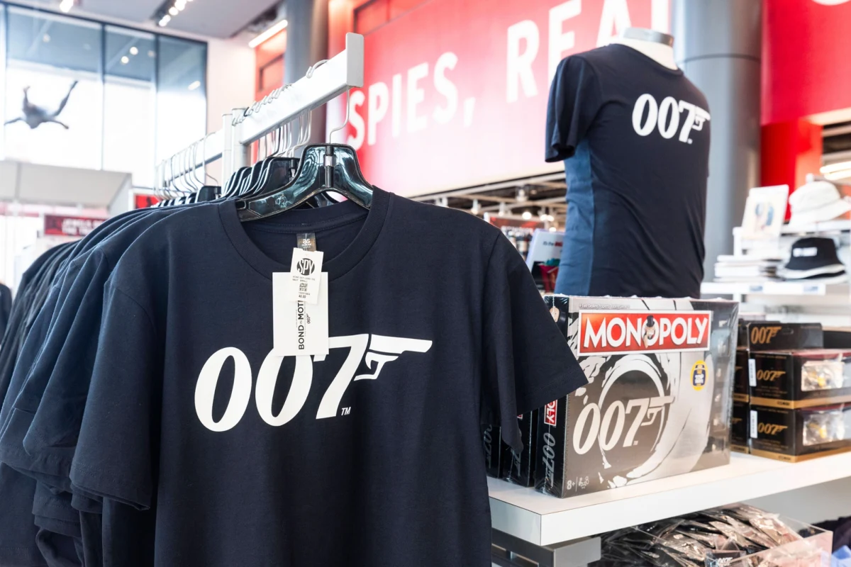 Nowy film o Jamesie Bondzie będzie "świeży i egzotyczny". Pierce Brosnan daje błogosławieństwo Aaronowi Taylor-Johnsonowi. Ale według najnowszych przecieków bardzo wzrosły szanse Theo Jamesa na zagranie roli agenta 007. A laureat Oscara Alfonso Cuarón zasugerował, że prowadzi już rozmowy w sprawie reżyserii. Helen Mirren z kolei ostro skrytykowała filmy o Jamesie Bondzie. "Ich koncepcja całkowicie przesiąknięta jest seksizmem" - mówi aktorka.