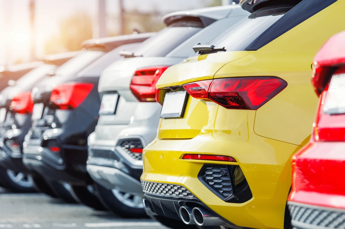 "Obecna sytuacja na światowych giełdach, przypomina reakcję rynków na pandemię oraz konflikt w Ukrainie. Jest to skutek działań prezydenta Stanów Zjednoczonych Donalda Trumpa, który sukcesywnie podnosi nakładane cła na coraz to większą liczbę krajów. Jeżeli będziemy okładać się cłami, będzie to oznaczało wyższe ceny. Nie ma cudów, ceny muszą pójść w górę" - mówi w rozmowie z Michałem Zielińskim w internetowym Radiu RMF24 Marek Zuber, ekonomista z Akademii WSB.