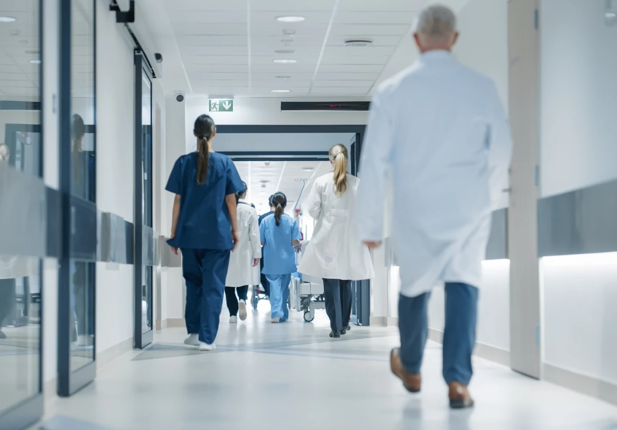 Niespełna dwieście tysięcy pielęgniarek i pielęgniarzy pracuje w polskich szpitalach. Potrzeba ich dwa razy więcej. Takie dane zaprezentował dzisiaj w Warszawie Ogólnopolski Związek Pielęgniarek i Położnych. 