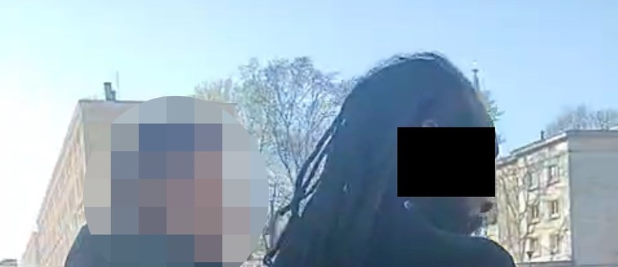 Śródmiejscy policjanci zatrzymali 50-letniego Jamajczyka, który pod koniec marca w centrum Warszawy zaatakował nożem przypadkowego mężczyznę. Napastnikowi grozi 20 lat więzienia.