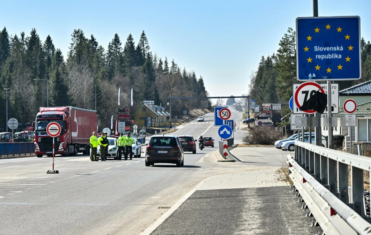 Kontrole na przejściach granicznych z Węgrami i Austrią zostały zaostrzone - zdecydował rząd Słowacji w związku z zagrożeniem pryszczycą. Część małych przejść granicznych została zamknięta. Kontrole potrwają od północy 8 kwietnia do północy 7 maja. 