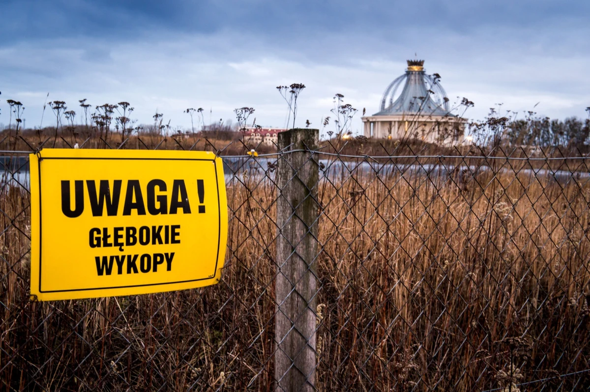 10 milionów z PZU dla związanej z Tadeuszem Rydzykiem fundacji Lux Veritatis to może być tylko połowa pieniędzy, które fundacja otrzymała w związku z roszczeniem dotyczącym odwiertu geotermalnego w Toruniu. Drugie tyle zapłacić miała spółka Exalo Drilling z Grupy Orlen - dowiedział się reporter RMF FM. Krzysztof Zasada ujawnił, że PZU złożyło w prokuraturze zawiadomienie o możliwości popełnienia przestępstwa w związku z wypłatą przez poprzedni zarząd firmy nienależnego odszkodowania. 