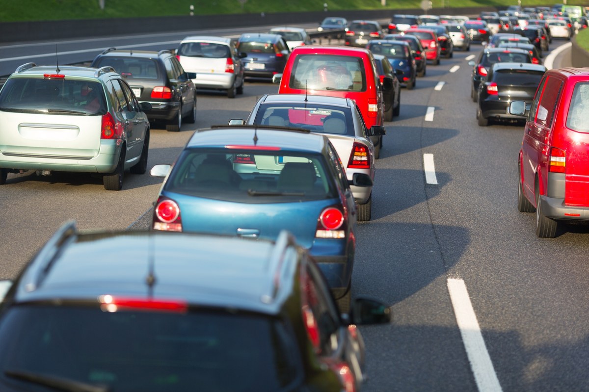Pięć pojazdów zderzyło się we wtorek rano na autostradzie A4 w Katowicach, na jezdni w kierunku Krakowa. W wyniku kolizji przez prawie trzy godziny zablokowane były dwa prawe pasy, przez co tworzyły się duże korki.