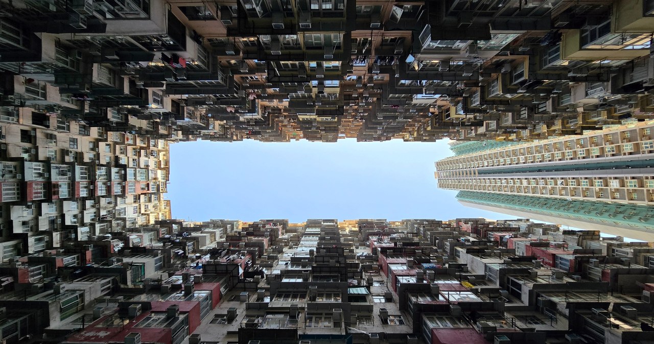 Ten blok potwór to miasto w mieście. Żyje w nim 10 tysięcy ludzi