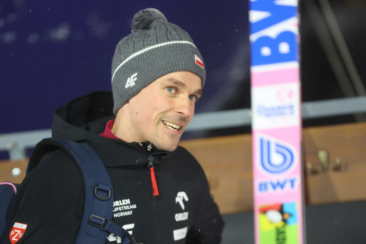 To nie był udany sezon dla Piotra Żyły. Nasz skoczek narciarski uzbierał w Pucharze Świata zaledwie 80 punktów, do tego nie zawsze miał miejsce w kadrze rywalizującej w najważniejszym zimowym cyklu. Nie zmienia to faktu, że jak zwykle sportowa zima była dla reprezentanta Polski męcząca ze względu na liczne podróże, stres i adrenalinę. Teraz trzeba odzyskać równowagę. Nasz skoczek mówi, że najlepszym lekarstwem jest dla niego sen.