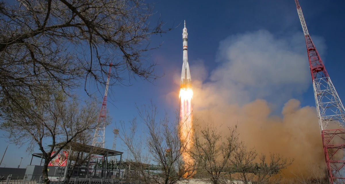Sojuz MS-27 - po trwającym kilka godzin locie - zadokował do Międzynarodowej Stacji Kosmicznej. Statek kosmiczny wyniósł na orbitę dwóch rosyjskich kosmonautów i jednego amerykańskiego astronautę.