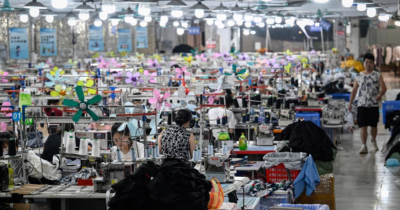 "Odzieżówka" zapłacze. Gigant taniej mody otwiera swoje sklepy