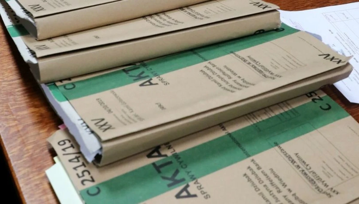 Czekanie na pierwszą rozprawę frankową zajmuje średnio 4-6 lat i stało się już normą w naszym kraju. Dziennikarze RMF FM zebrali najnowsze dane z sądów. Wynika z nich, że kredytobiorcy, którzy czują się oszukani, w praktyce są pozbawiani prawa do szybkiego dochodzenia sprawiedliwości.