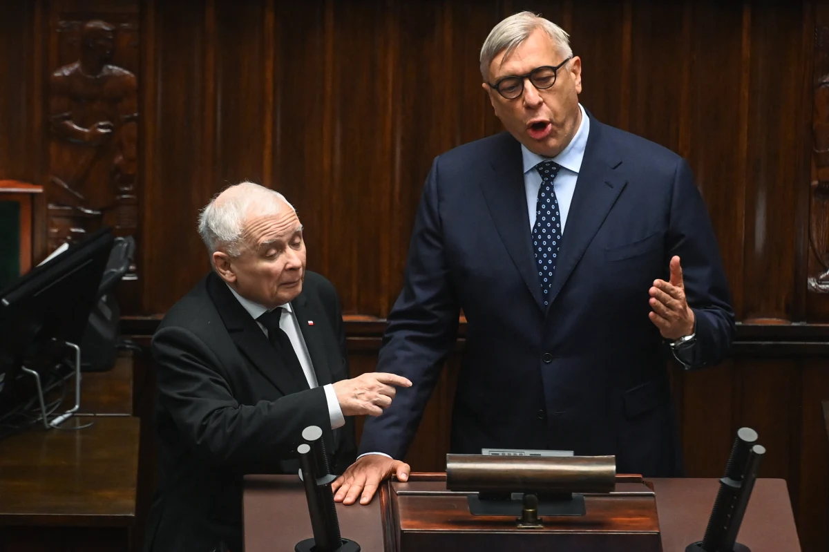 Roman Giertych dostanie ochronę? Wniosek o to złożył u szefa MSWiA prezes Naczelnej Rady Adwokackiej Przemysław Rosati. Sprawa ma związek z groźbami wobec Giertycha po nazwaniu go w Sejmie "mordercą".