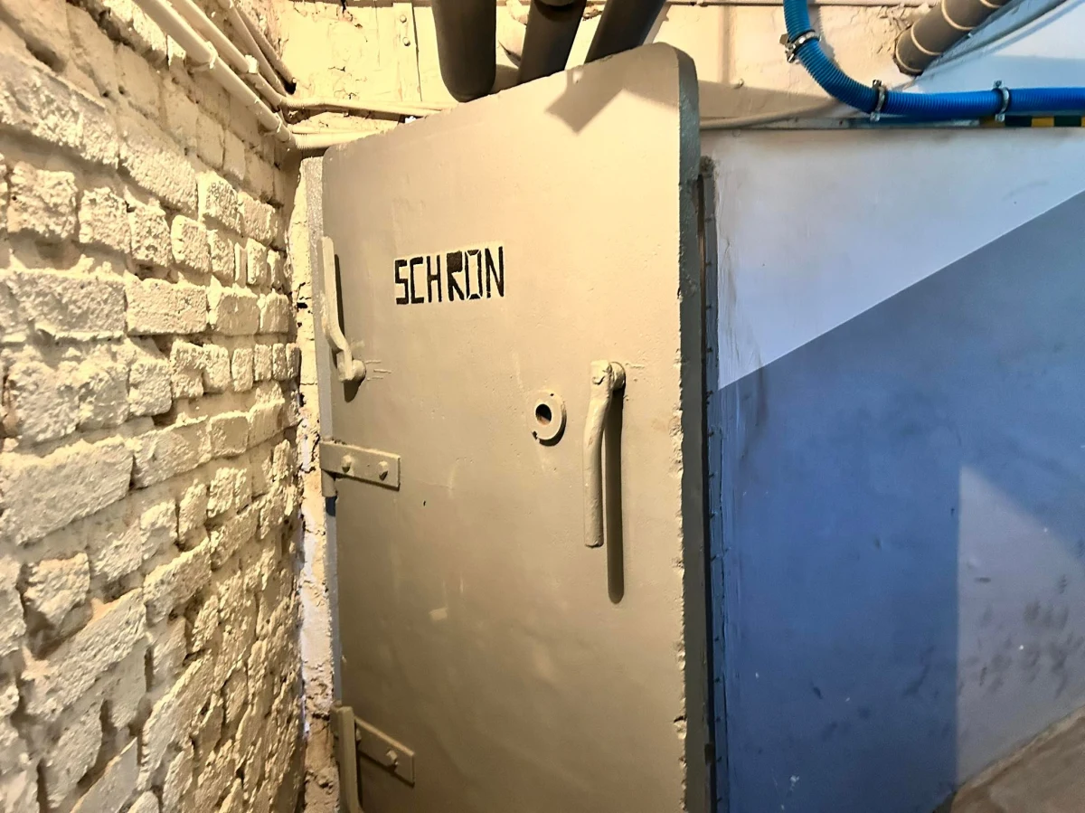 To konstrukcje co najmniej kilkudziesięcioletnie, choć są i takie sprzed wojny. Schrony w całym kraju przejdą inwentaryzację, która ma ocenić, w jakim są stanie. Takiego przeglądu obiektów obrony cywilnej nie było od lat. Lista zdatnych do wykorzystania schronów na pewno się skurczy. W RMF FM sprawdziliśmy, w jakim stanie są te budowle.