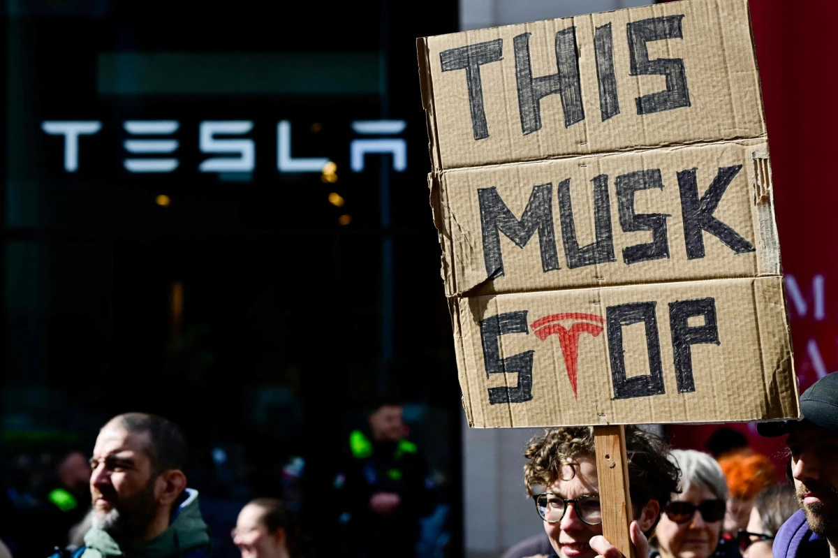 Departament Efektywności Rządu (DOGE) pod kierownictwem Elona Muska wprowadził technologię sztucznej inteligencji (AI) do monitorowania komunikacji wewnętrznej w Agencji Ochrony Środowiska (EPA). Celem tego działania jest identyfikacja treści uznanych za krytyczne wobec prezydenta Donalda Trumpa.