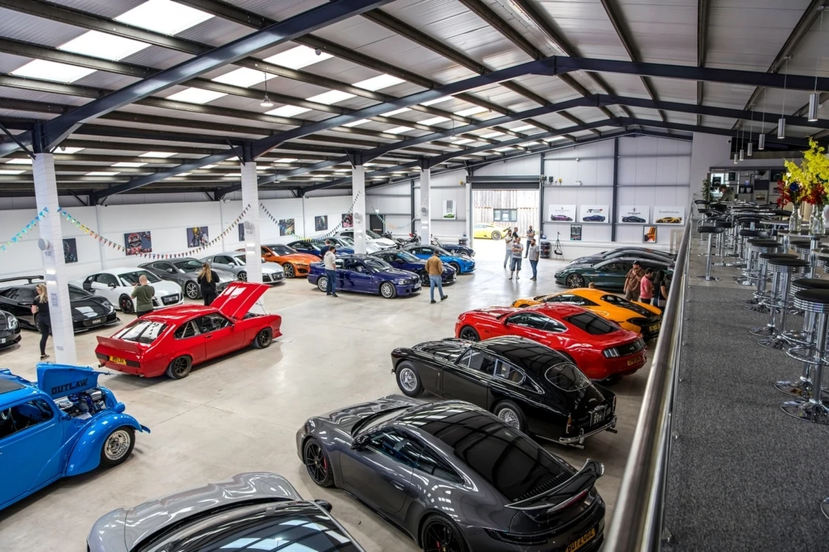 Stołeczna policja zatrzymała trzy osoby, które brały udział w przestępczym procederze, wykorzystując niczego nieświadome osoby trzecie. To nowa metoda oszustw, wyjątkowo nikczemna i bardzo niebezpieczna dla wszystkich zaangażowanych.