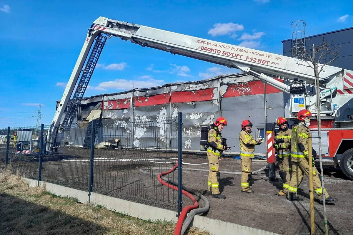 We wtorek po godz. 14 wybuchł pożar w hali magazynowej w wielkopolskim Ruminie. Budynek o łącznej powierzchni 500 metrów kwadratowych całkowicie spłonął. 