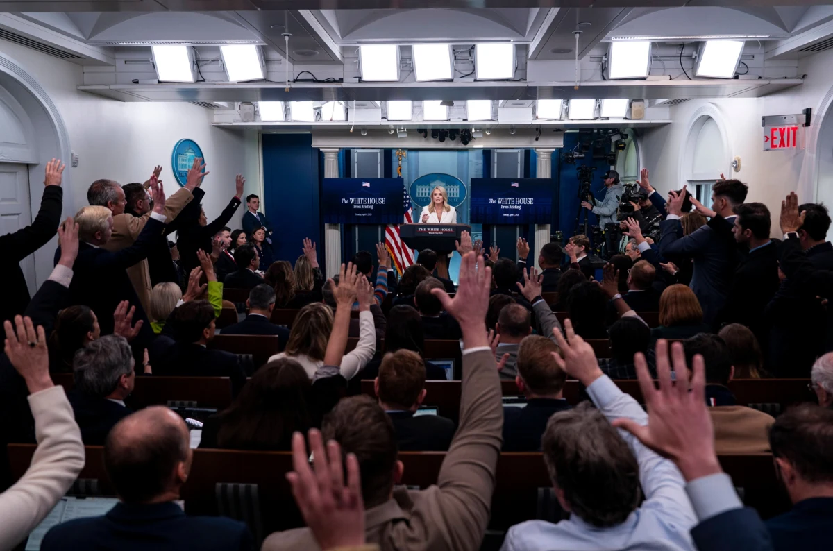 Sąd federalny w Waszyngtonie nakazał we wtorek przywrócić dostęp dziennikarzy agencji Associated Press (AP) do wydarzeń w Białym Domu i Air Force One. Agencja zaskarżyła wcześniej decyzję administracji Donalda Trumpa o ukaraniu jej za nieużywanie nazwy "Zatoka Amerykańska".