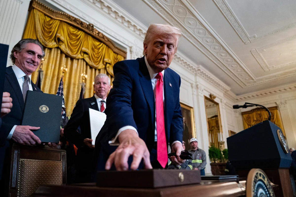 Minutę po północy czasu wschodnioamerykańskiego weszły w życie podwyższone stawki ceł na towary z krajów, z którymi Stany Zjednoczone mają deficyt handlowy. Chodzi o 20-proc. cło na produkty z UE oraz 84-proc. na Chiny - co zwiększy stawkę dla Chin do 104 proc. "Kraje dzwonią do nas, całują mnie po tyłku, dobijają się, by zawrzeć umowę w sprawie ceł" - skomentował prezydent USA Donald Trump. Stwierdził jednak, że "niekoniecznie" chce pójść na układ z innymi krajami, choć ocenił, że na kompromis będą chciały pójść Chiny.