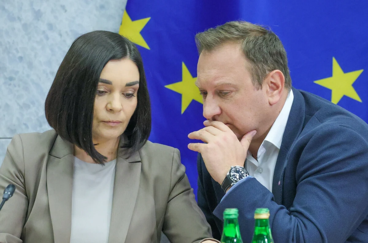 Po zaskakującej rezygnacji z odwołania ws. odmowy aresztowania Zbigniewa Ziobry komisja śledcza ds. Pegasusa wciąż ma przed sobą co najmniej kilka miesięcy pracy. Nie ma też żadnej gwarancji, że kończący ją raport będzie się czymkolwiek różnił od tego, co komisja już ustaliła. Opcja "przyjmujemy raport bez czekania na przesłuchania Ziobry, Kamińskiego i Wąsika" wciąż leży na stole.