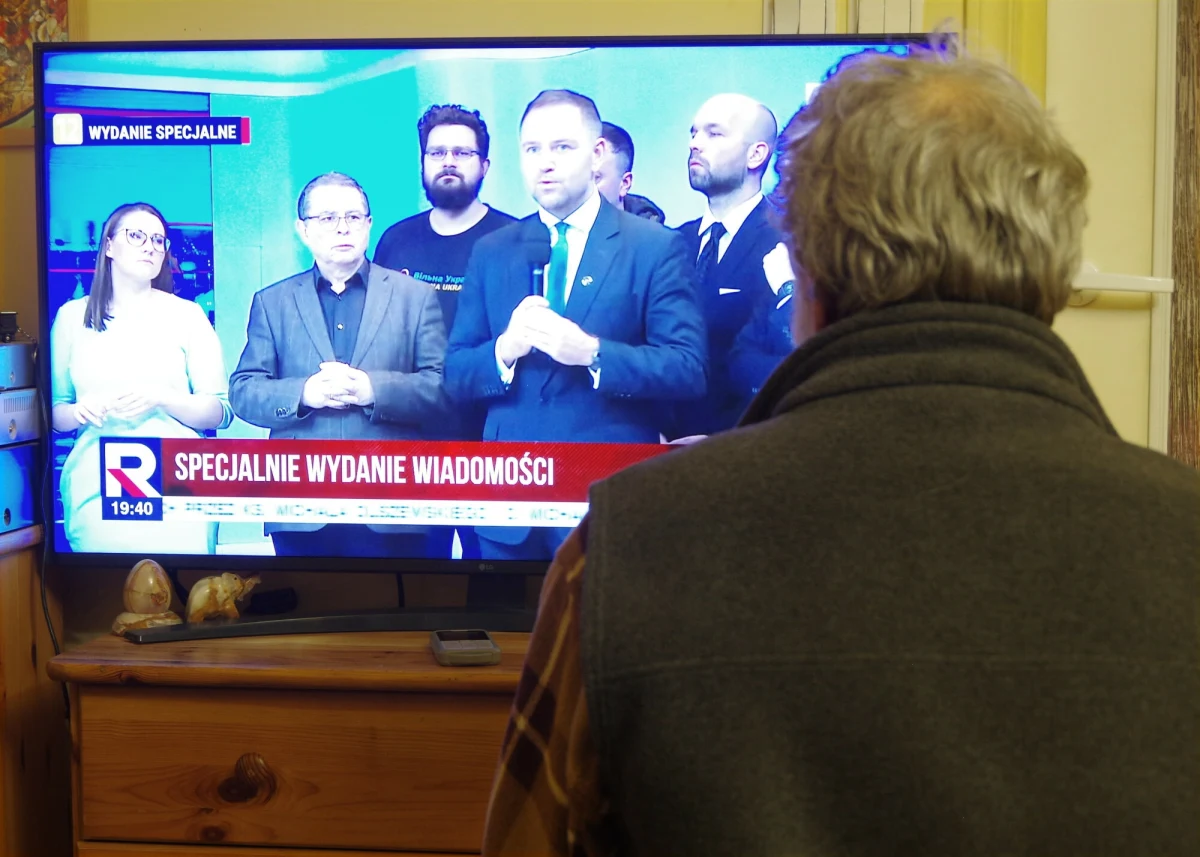 Mocne uderzenie w Telewizję Republika. Decyzją Wojewódzkiego Sądu Administracyjnego traci ona koncesję na nadawanie naziemne. "Dawno nie słyszałem tylu kłamstw z ust sądu" - stwierdził dyrektor telewizji Tomasz Sakiewicz.