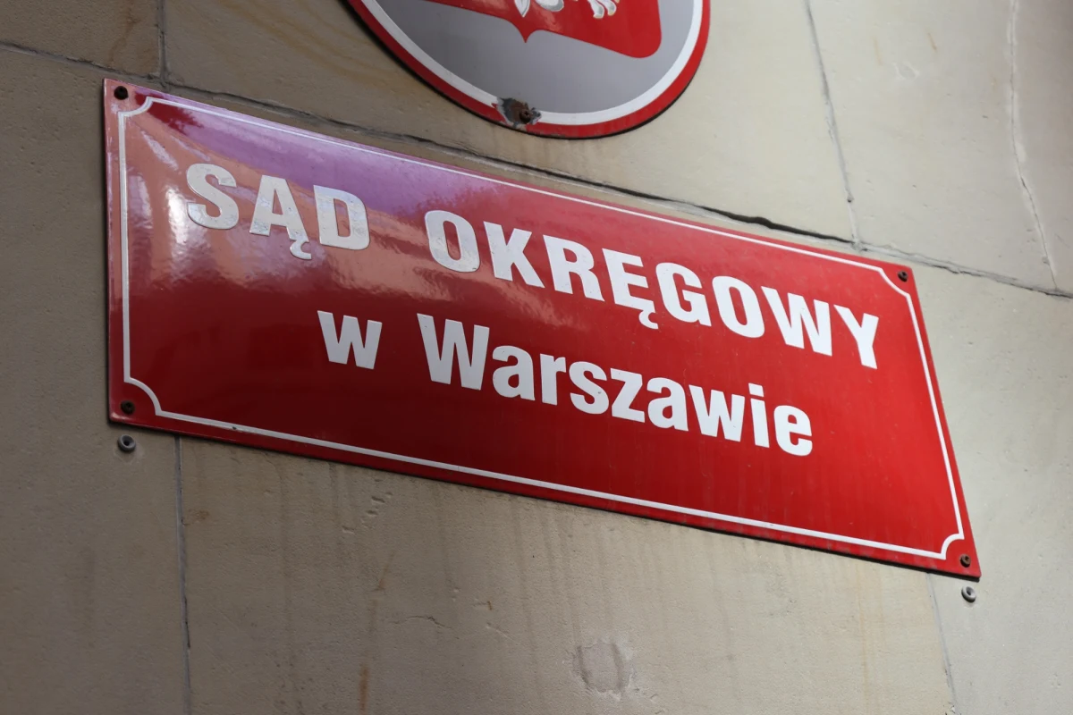 Sylwester A., sprawca śmiertelnego pobicia warszawskiego społecznika i muzyka Witolda Wójtowicza, skazany na 10 lat więzienia. Sąd Okręgowy w Warszawie uznał, że oskarżony, który brutalnie zaatakował ofiarę podczas wydawania darmowych posiłków ubogim, ponosi pełną odpowiedzialność za śmierć 66-letniego aktywisty. Wyrok jest nieprawomocny.