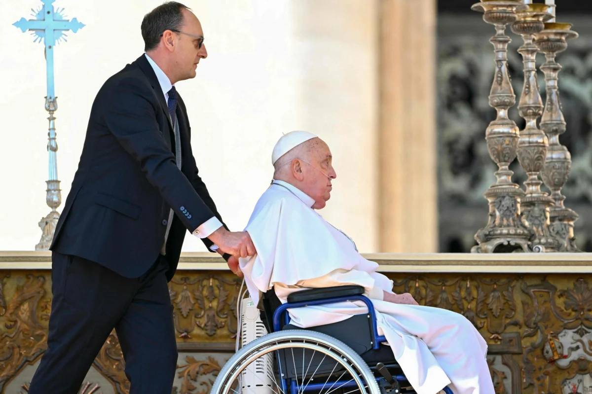 Król Karol III wraz z małżonką Kamilą niespodziewanie odwiedził w środę w Watykanie papieża. Franciszek przechodzi rekonwalescencję po ciężkiej chorobie.