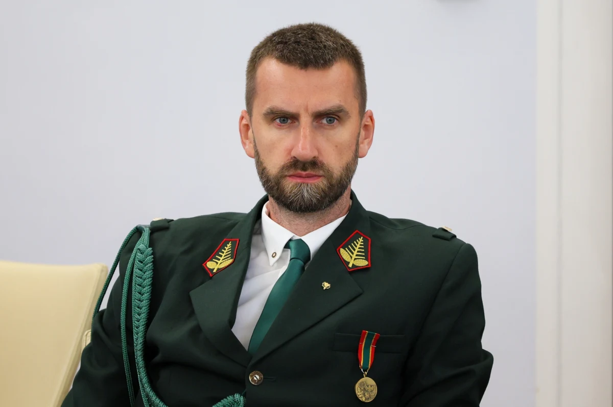 Nie żałuję udziału w spocie Konfederacji – zadeklarował w Rozmowie o 7:00 w internetowym Radiu RMF24 były siatkarz reprezentacji Polski Marcin Możdżonek. Obecny radny Olsztyna, który wziął udział w spocie wyborczym Sławomira Mentzena, wskazał, że "nie czuje się wykorzystany przez Konfederację" i nie wycofałby swojego poparcia ze względu na zawiłości prawne, które powstały po publikacji materiału. Możdżonek powiedział prowadzącemu rozmowę Piotrowi Salakowi, że uczestnicząc w spocie, "nie wykorzystał reprezentacji, tylko swoją historię". Prezes Naczelnej Rady Łowieckiej deklarował, że chce uczciwej reformy prawodawstwa w zakresie łowiectwa.