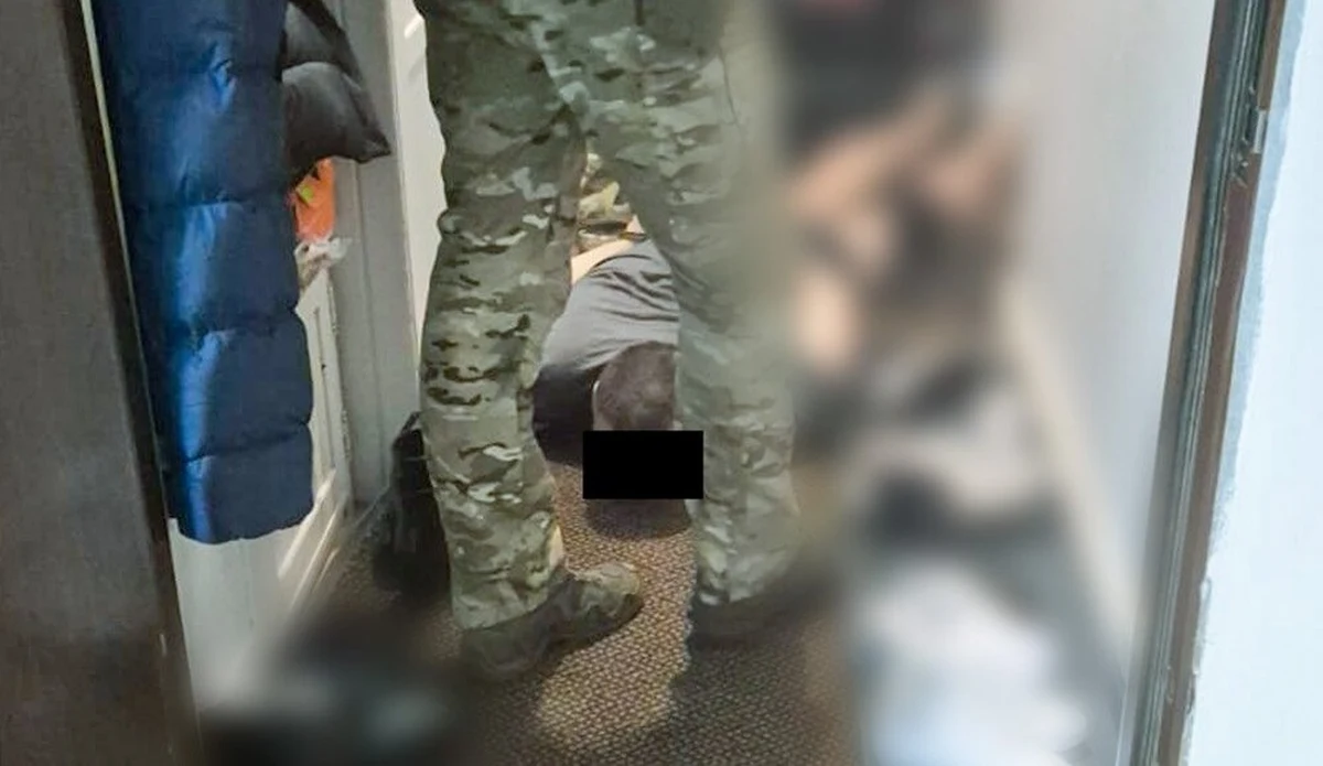 Funkcjonariusze Centralnego Biura Śledczego Policji rozbili zorganizowaną grupę przestępczą, trudniącą się doprowadzaniem do kolizji z udziałem podstawionych samochodów i wyłudzaniem w ten sposób odszkodowań komunikacyjnych. Na polecenie podlaskiego wydziału Prokuratury Krajowej zatrzymano 12 osób.