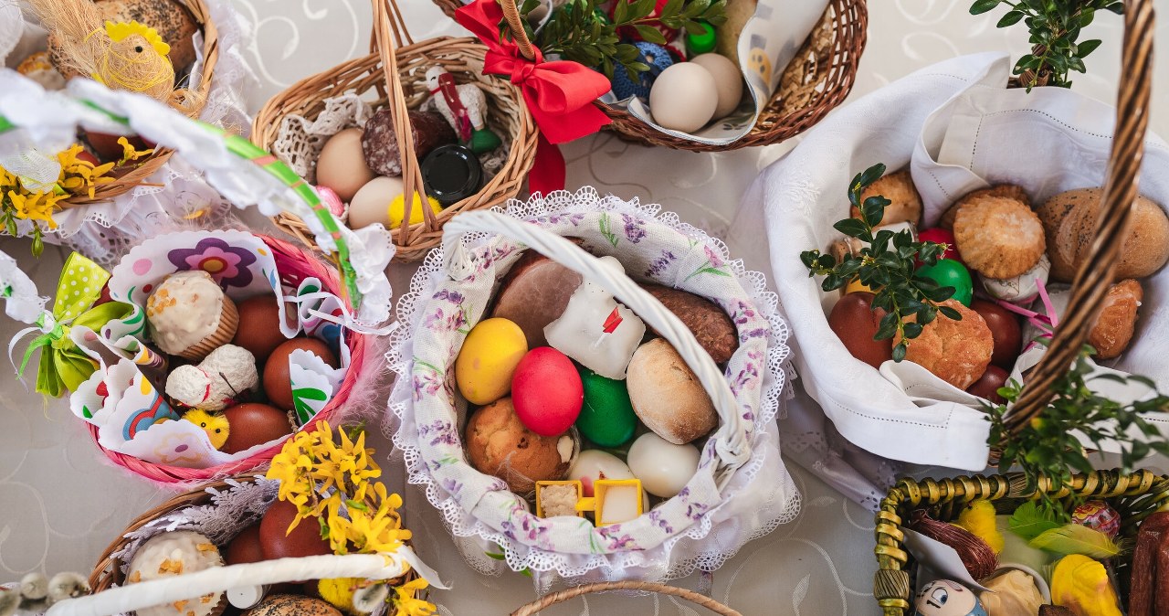 Co powinno znaleźć się w koszyczku wielkanocnym? Nie zapomnij o tych produktach