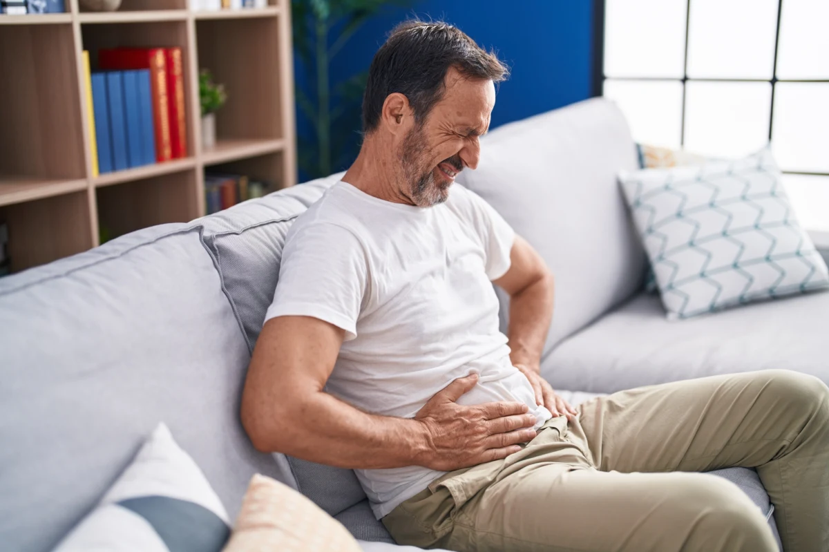 27 słuchaczy Centrum Szkolenia Straży Granicznej w Kętrzynie (woj. warmińsko-mazurskie) trafiło do szpitala po masowym zatruciu pokarmowym. Liczba osób, które potrzebują lecznicy, wzrosła. Sanepid ustala, co wywołało zatrucie.  