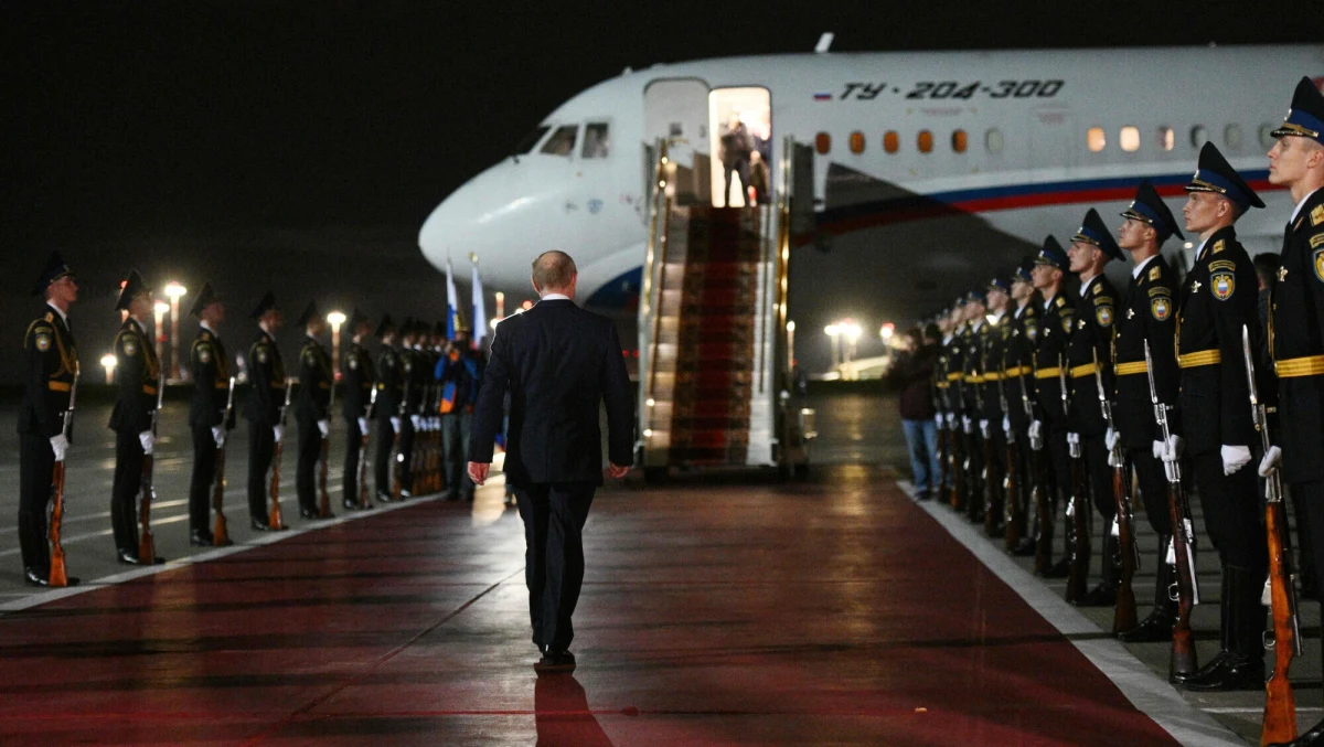 W Abu Zabi, stolicy Zjednoczonych Emiratów Arabskich, Rosja i Stany Zjednoczone przeprowadziły wymianę więźniów. Amerykański dziennik "The Wall Street Journal", który poinformował o zdarzeniu, stwierdził, że jest to przejaw wzrostu zaufania w relacjach Waszyngtonu z Moskwą.