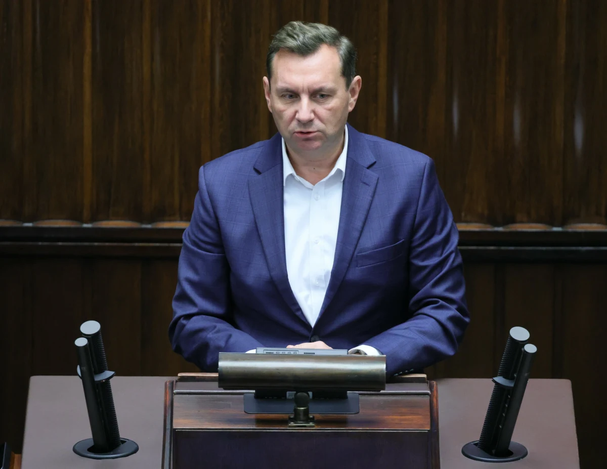 Moim zdaniem do dzisiejszej debaty w Końskich nie dojdzie - stwierdził w Rozmowie o 7:00 w Radiu RMF24 Rafał Komarewicz, poseł Trzeciej Drogi - Polski 2050. Polityk ostrzegł, że dyskusja tylko dwóch kandydatów - Rafała Trzaskowskiego i Karola Nawrockiego - jeszcze bardziej pogłębi polaryzację. "Na tej polaryzacji zależy dwóm partiom. Szymon Hołownia chce ten duopol rozbić, a KO i PiS robią wszystko, by do tego nie doszło" - dodał.