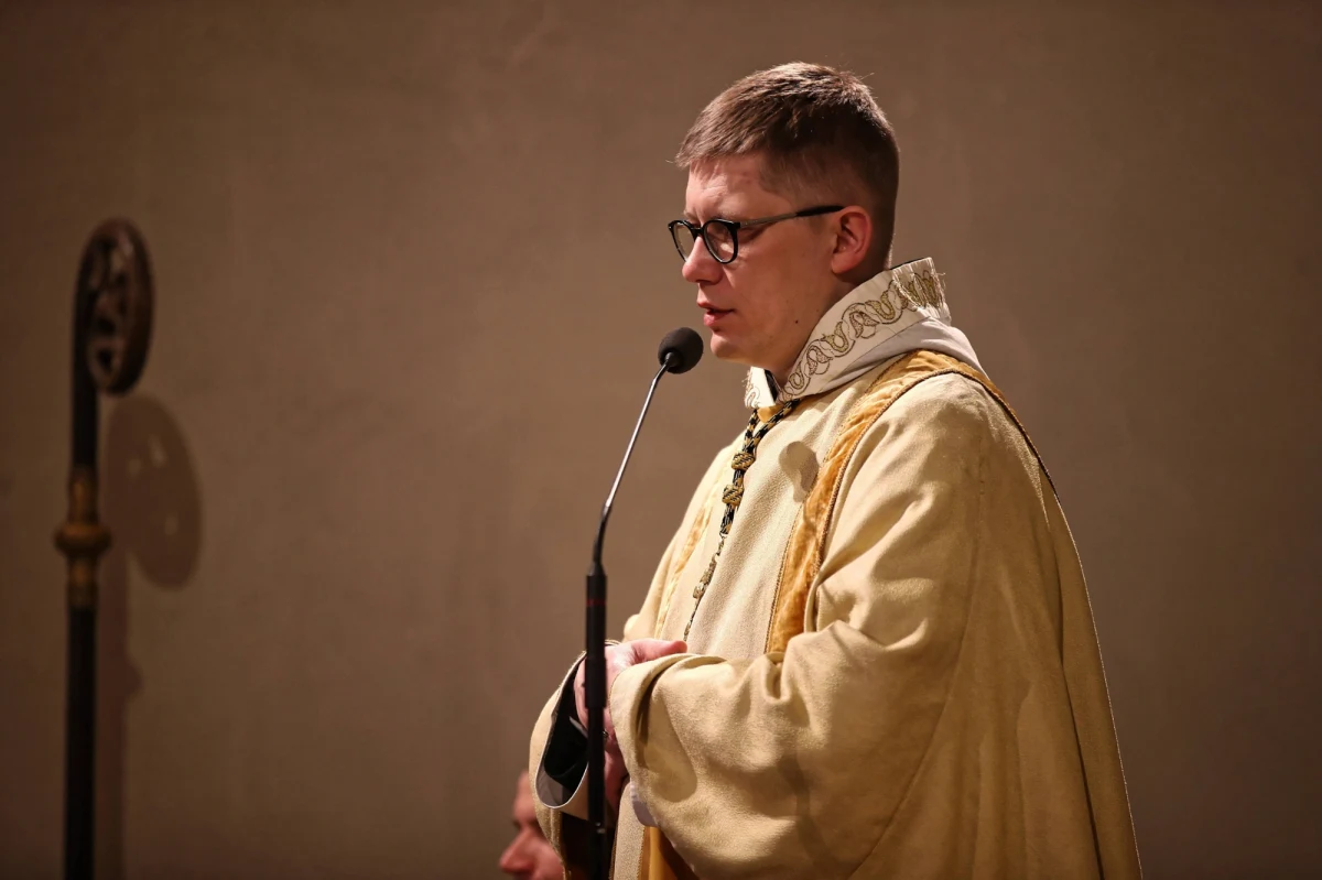 O. Szymon Hiżycki, opat benedyktynów w krakowskim Tyńcu, podał się do dymisji. Prezes Benedyktyńskiej Kongregacji Zwiastowania odmówił podania jej przyczyn. Poinformował jedynie, że mnich nadal należy do wspólnoty benedyktyńskiej, chociaż w tej chwili jest poza murami klasztoru.