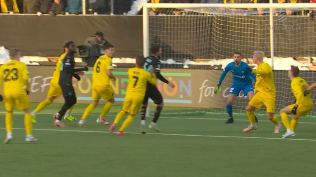 Skrót meczu Bodo/Glimt - Lazio.

Pełne mecze Ligi Europy obejrzeć można w kanałach sportowych Polsatu.

