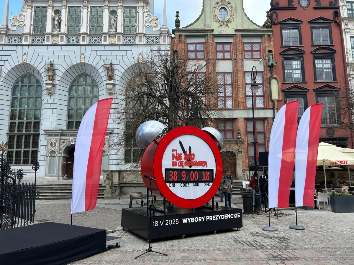 Wielki budzik stanął obok fontanny Neptuna na Długim Targu w Gdańsku i odlicza czas do wyborów prezydenckich. To kolejna już odsłona profrekwencyjnej akcji "Nie śpij, bo cię przegłosują". Zegar obliczający czas do 18 maja będzie mobilny. Pojawi się m.in. na gdańskich uczelniach, na molo w Brzeźnie czy przed siedzibą Rady Miasta Gdańska. Może trafić także do innych miast. 